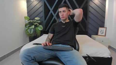 Snapshot of yeiko_romero_ chatting on 12, 2, 2025 YEIKO ROMERO online show from 12, 2, 2025