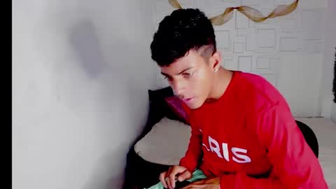 yeison_77 online show from 10, 12, 2024