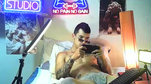 yeisoncastellanos1999 online show from 5, 10, 2025