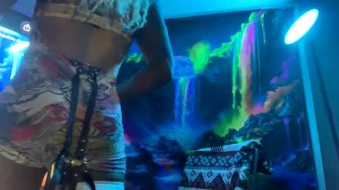 Ella Ts online show from 19, 4, 2026