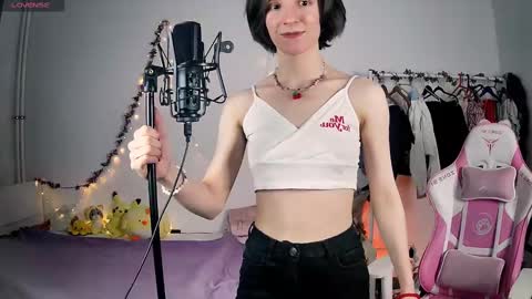 Snapshot of yellow_songbird chatting on 7, 3, 2025 Liya online show from 7, 3, 2025