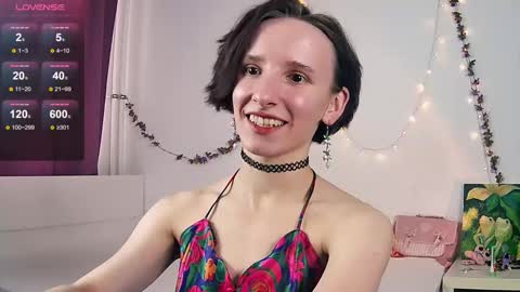 Snapshot of yellow_songbird chatting on 21, 9, 2025 Liya online show from 21, 9, 2025