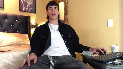 Snapshot of yerk_dan chatting on 25, 11, 2025 Yerk online show from 25, 11, 2025