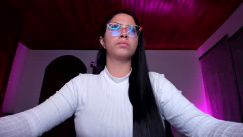 yesie_hot2 online show from 6, 12, 2024