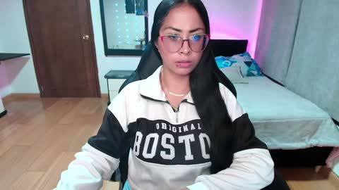 yesie_hot2 online show from 31, 1, 2025