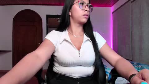 yesie_hot2 online show from 24, 2, 2025