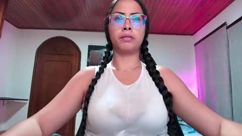 yesie_hot2 online show from 5, 3, 2025