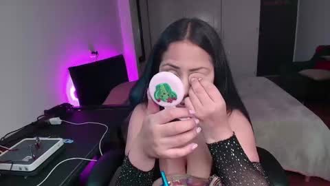 yesie_hot2 online show from 17, 9, 2025