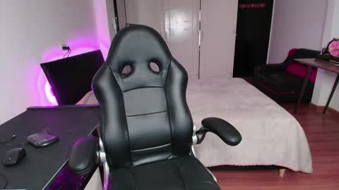 yesie_hot2 online show from 26, 9, 2025