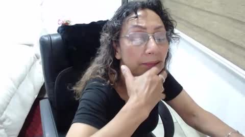 Snapshot of yessilatin chatting on 29, 10, 2025 jessy online show from 29, 10, 2025