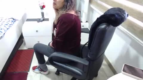 Snapshot of yessilatin chatting on 1, 11, 2025 jessy online show from 1, 11, 2025