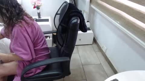 Snapshot of yessilatin chatting on 6, 11, 2025 jessy online show from 6, 11, 2025