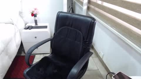 Snapshot of yessilatin chatting on 16, 11, 2025 jessy online show from 16, 11, 2025