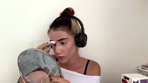 Julia 3 online show from 8, 7, 2026