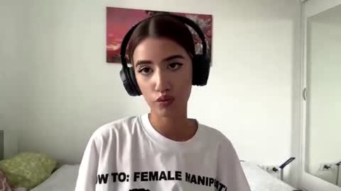 Julia 3 online show from 13, 7, 2026