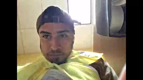 yezzi_1997 online show from 18, 10, 2025