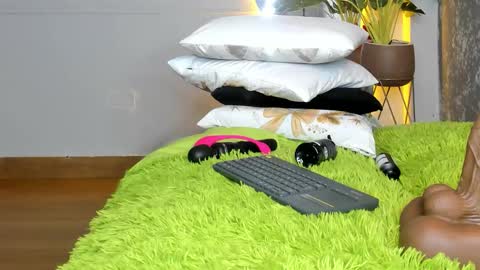 roxie reyes  online show from 22, 12, 2025