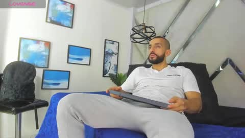 Yiyo online show from 8, 1, 2025