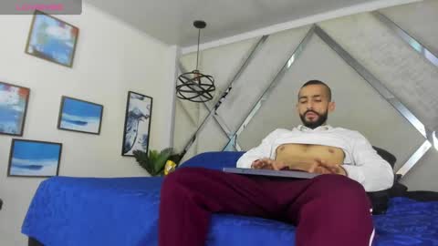 Yiyo online show from 10, 1, 2025