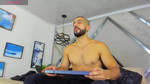 Yiyo online show from 14, 1, 2025