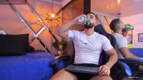 Yiyo online show from 25, 4, 2026