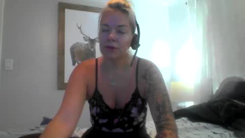 Snapshot of yogimilflover chatting on 26, 9, 2025 Yogiblondebangme online show from 26, 9, 2025