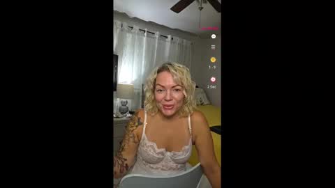 Snapshot of yogimilflover chatting on 8, 10, 2025 Yogiblondebangme online show from 8, 10, 2025