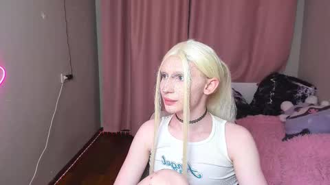 Snapshot of yoi_mika chatting on 2, 12, 2025 Mikaella - Mika online show from 2, 12, 2025