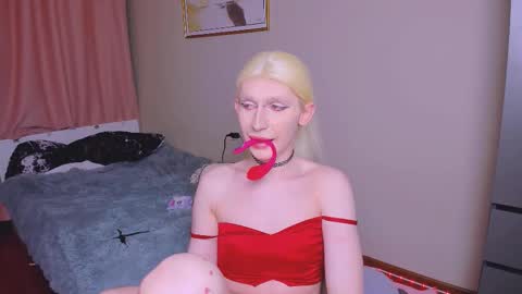 Mikaella - Mika online show from 22, 12, 2025