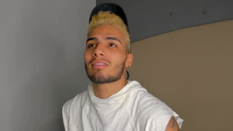 Yoi Olimpo online show from 13, 12, 2024