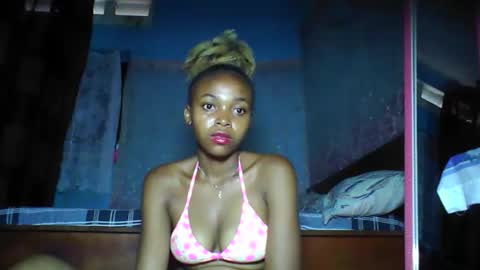 Snapshot of yolandrina05 chatting on 4, 12, 2025 yolandrina05 online show from 4, 12, 2025