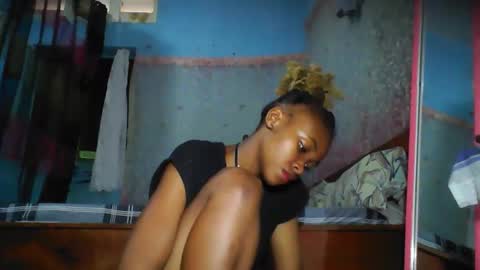 Snapshot of yolandrina05 chatting on 5, 12, 2025 yolandrina05 online show from 5, 12, 2025