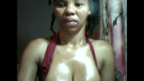Snapshot of yoncexx25 chatting on 4, 3, 2025 amazingkellyxx online show from 4, 3, 2025