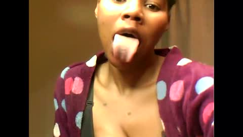 Snapshot of yoncexx25 chatting on 25, 9, 2025 amazingkellyxx online show from 25, 9, 2025