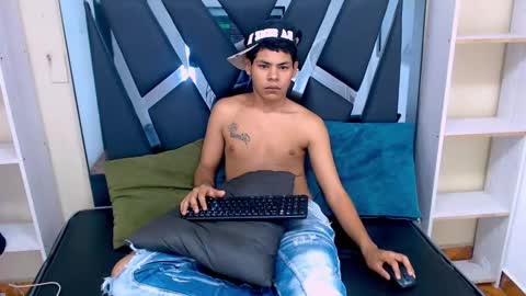 Snapshot of yordi_alpha chatting on 25, 10, 2025 Yordi online show from 25, 10, 2025