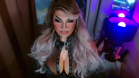 QUEEN MADISON  online show from 5, 6, 2026
