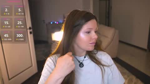 Julia Please Thumbs up me   online show from 26, 4, 2026