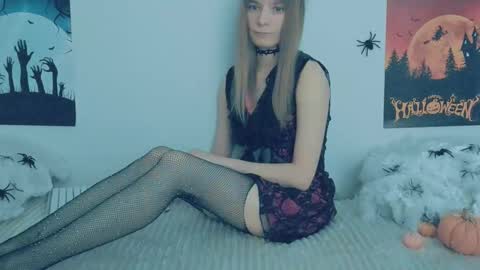Snapshot of your_caramelka chatting on 30, 10, 2025 Lily online show from 30, 10, 2025