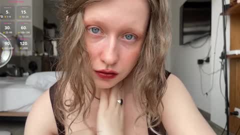 Snapshot of your_coraline_ chatting on 10, 1, 2025 your_coraline_ online show from 10, 1, 2025