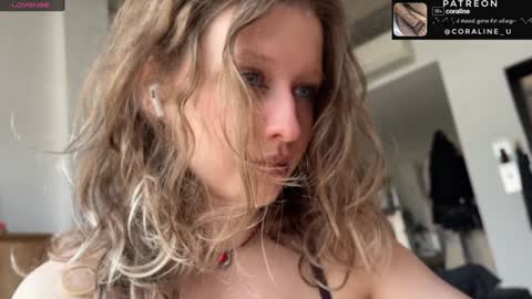 Snapshot of your_coraline_ chatting on 17, 1, 2025 your_coraline_ online show from 17, 1, 2025
