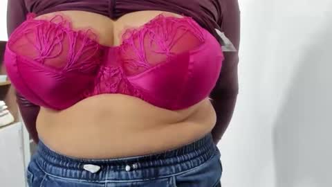 Snapshot of your_victoria chatting on 25, 11, 2025 Your Victoria online show from 25, 11, 2025