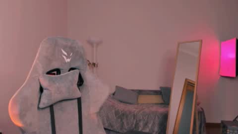 Chloe online show from 1, 3, 2025