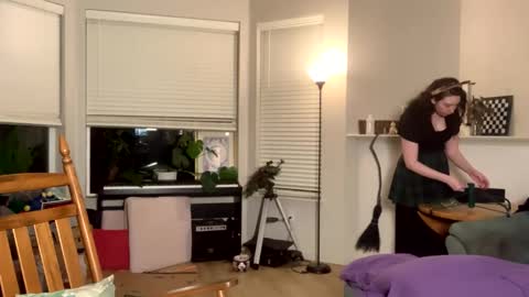 Sarlei Sar-uh-lie online show from 29, 11, 2025