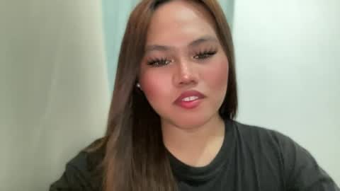 yourhotgirl_lyn online show from 10, 8, 2026
