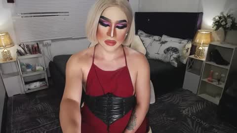 Snapshot of yourlivingonurdream chatting on 2, 1, 2025 -- online show from 2, 1, 2025