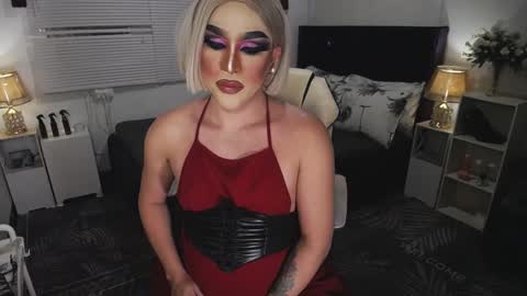 Snapshot of yourlivingonurdream chatting on 6, 1, 2025 -- online show from 6, 1, 2025