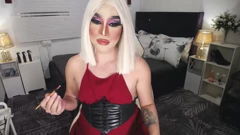 Snapshot of yourlivingonurdream chatting on 6, 1, 2025 -- online show from 6, 1, 2025