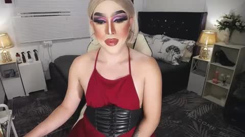 Snapshot of yourlivingonurdream chatting on 11, 1, 2025 -- online show from 11, 1, 2025