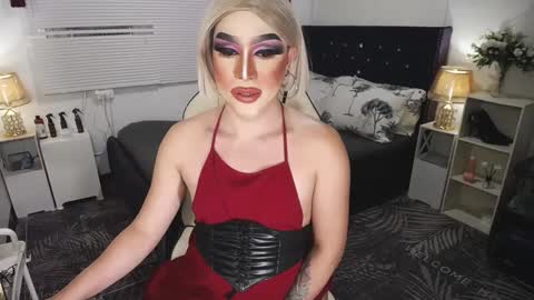 Snapshot of yourlivingonurdream chatting on 11, 1, 2025 -- online show from 11, 1, 2025