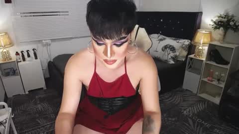 Snapshot of yourlivingonurdream chatting on 11, 1, 2025 -- online show from 11, 1, 2025